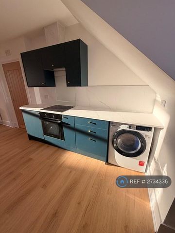 3 bedroom flat to rent - Photo 3