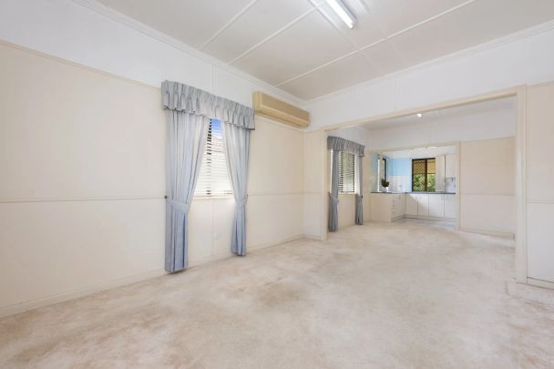 Charming Low-Maintenance Home in Quiet Holland Park West Street - Photo 1