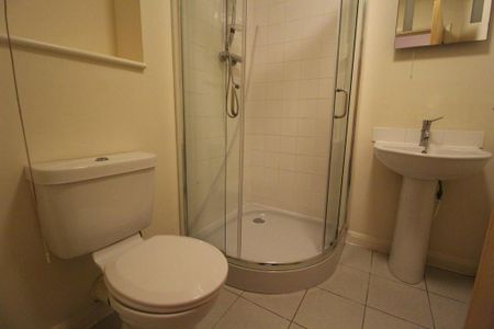 2 bedroom apartment to rent - Photo 4