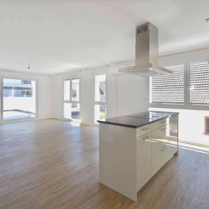 Moderne & helle 4.5-Zimmer-Wohnung mit grosser Terrasse - Photo 1