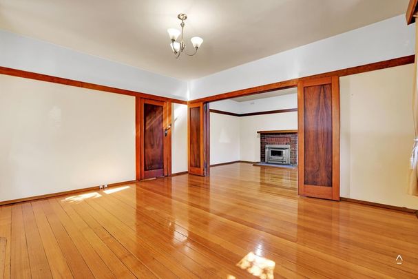 Stylish 4 Bedroom City Central Home - Photo 1