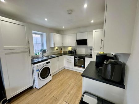 2 bedroom flat to rent - Photo 4