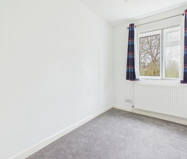 Tomlins Avenue, Camberley - 3 bedrooms Property for lettings - Seym... - Photo 5