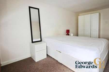 1 bedroom in a house share to rent - Photo 4