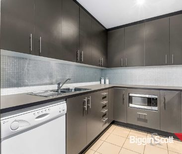 MODERN APARTMENT IN CONVENIENT LOCATION - Photo 4