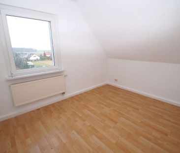 3-Zimmer-Wohnung im Dachgeschoß mit separater Küche und Dusche, ren... - Photo 2