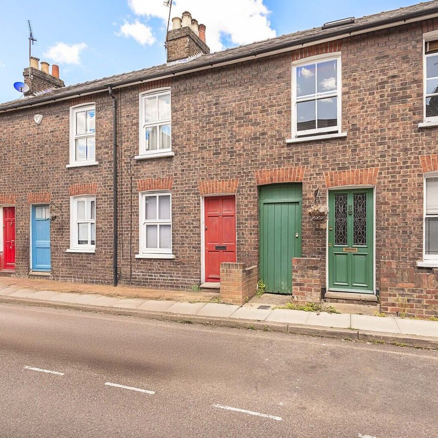 Available unfurnished now - Photo 1