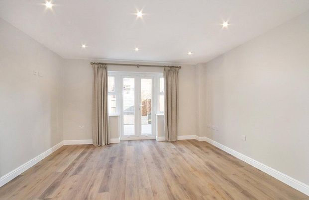 3 bedroom terraced house to rent - Photo 1