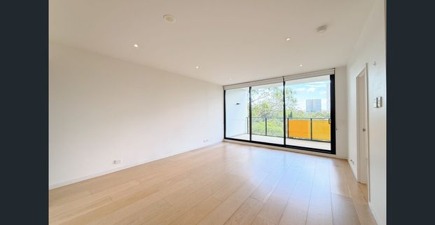 ABUNDANT SUNLIGHT | PANORAMIC AND UNBLOCKING PARK VIEWS | KITCHEN WITH HUGE ISLAND BENCH | ONE BED + ONE BIG STUDY ROOM - Photo 1