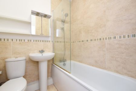 Knights Court, Beckenham, BR3, London - Photo 4