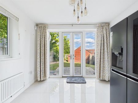 5 bedroom detached house to rent - Photo 4