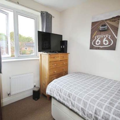3 bedroom property to rent in Bracknell - Photo 1