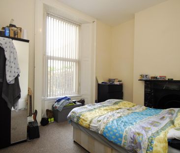 Flat 1, Woodland Terrace, Flat 1, Plymouth - Photo 1