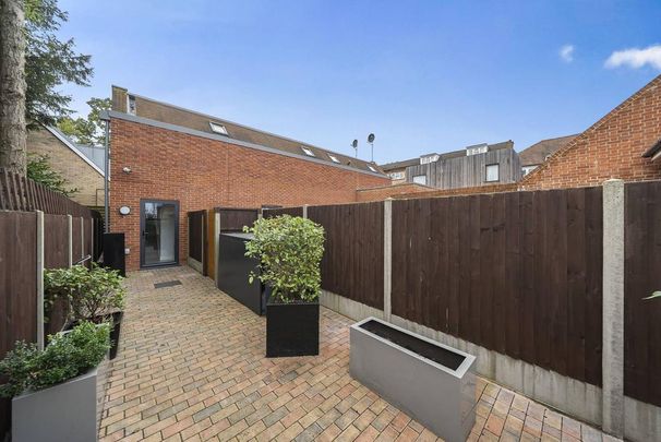 2 bedroom maisonette to rent - Photo 1