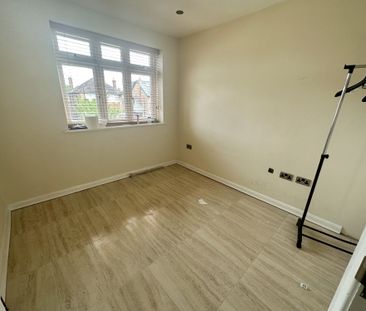 St. Marys Avenue North, Middlesex, UB2 - Photo 2