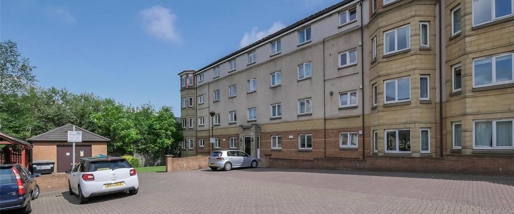 3 bedroom flat to rent - Photo 1