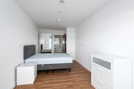 3 bedroom flat to rent - Photo 4