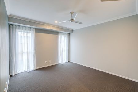 Brand-New Family Home in Park Lane Reserve! - Photo 5