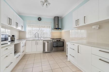 Family Home - Prime Location - Photo 3