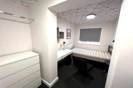 1 bedroom in a house share to rent - Photo 2