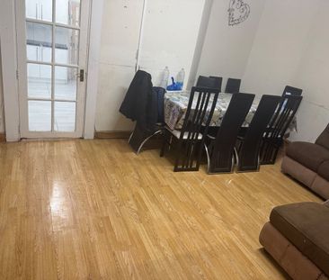 Room in a Shared House, Carlyle Road, E12 - Photo 1