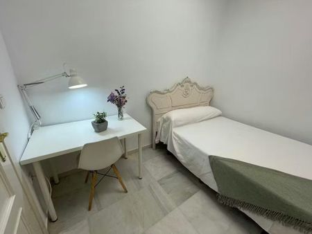 Calle San Luis, Sevilla, Andalusia 41003 - Photo 4