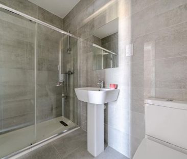 3 bedroom flat to rent - Photo 3