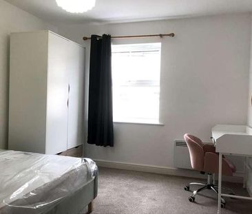 Spacious Bed Flat // Jul, LN5 - Photo 2