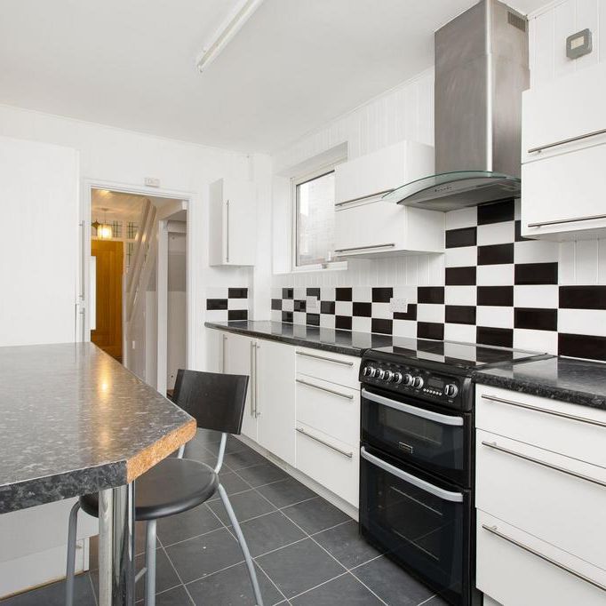 3 bedroom semi-detached house to rent - Photo 1