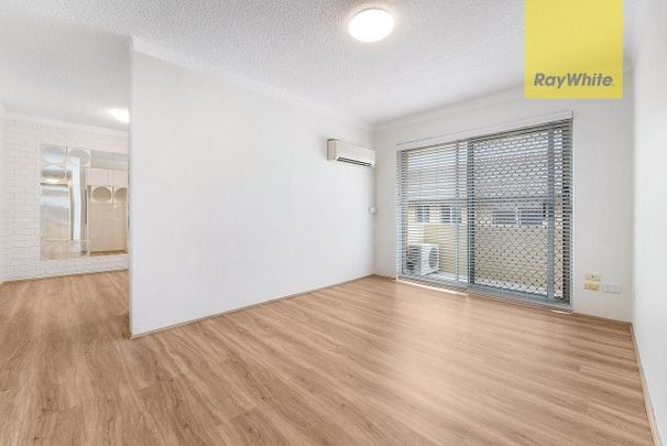 Stylish 2-Bedroom Apartment with Lock-Up Garage in Prime Parramatta Location - Photo 1