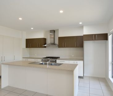 SUPERIOR & STYLISH EXECUTIVE HOME WITH IMPRESSIVE EXTRAS - Photo 6