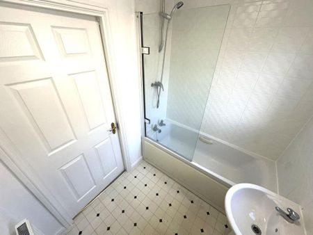 2 bedroom coach house to rent - Photo 5