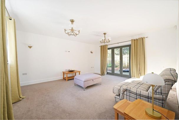 4 bedroom detached house to rent - Photo 1