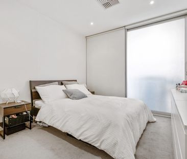 Find coastal: where beachfront living meets modern comfort - Photo 3