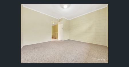 Two Bedroom Townhouse close to amenities - Photo 4