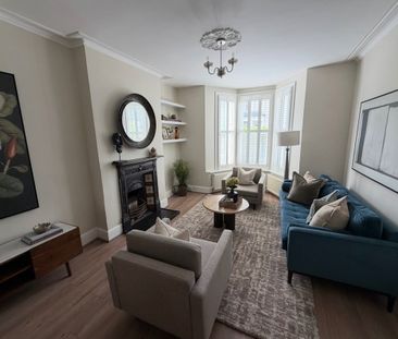 5 Bed Terraced House, Ravenswood Road, SW12 - Photo 2
