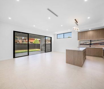 Brand New Spacious Modern Duplex - Photo 2