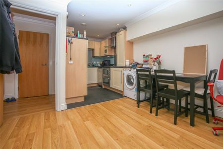 Brookbank Close, - Photo 4