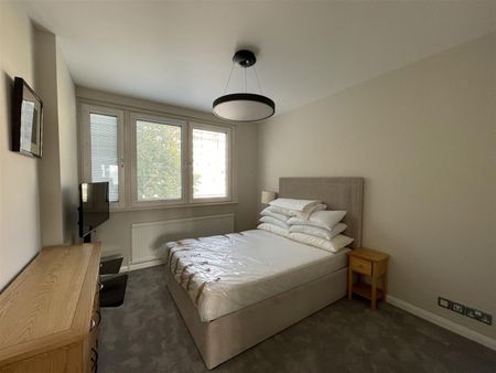 4 bed apartment to rent in Hyde Park Crescent, London, W2 2 - Photo 3