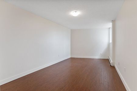 For Lease - 10330 Yonge Street Unit# 707, Richmond Hill, Ontario - Photo 2