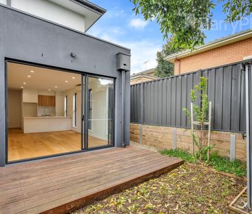 Effortless Living in Perfect Location - Photo 6