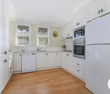 IMPECCABLY PRESENTED HOME! - Photo 6