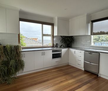 Low Maintenance Three Bedroom Home - Photo 5