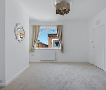 4 bedroom end of terrace house to rent - Photo 2