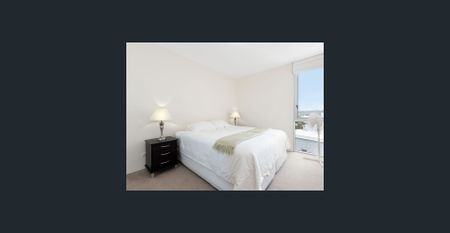 Semi furnished - Picturesque location offering furnished executive Living - Photo 3