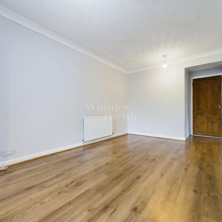 3 bedroom semi-detached bungalow to rent - Photo 1