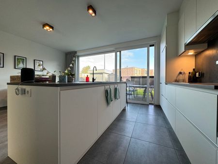 Te huur: recente energiezuinige woning met 3 slaapkamers - Photo 2