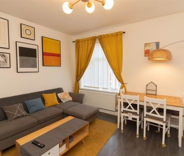 3 Bedroom Flat - Photo 2