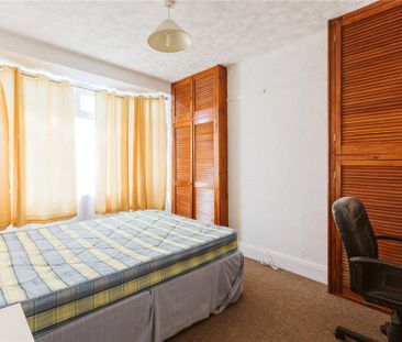 3 bedroom end of terrace house to rent - Photo 4