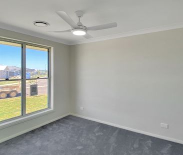 Four Bedroom Home in Popular Southlakes Estate - Photo 6